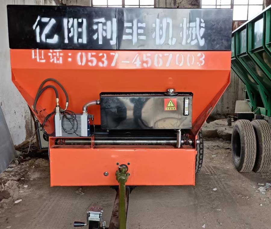 撒粪车