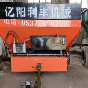 撒粪车